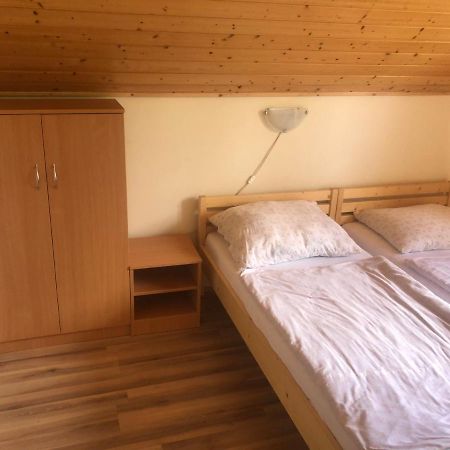Zalakarosi Egerfa Nyaralohaz Foeldszinti Es Emeleti Apartman Bagian luar foto