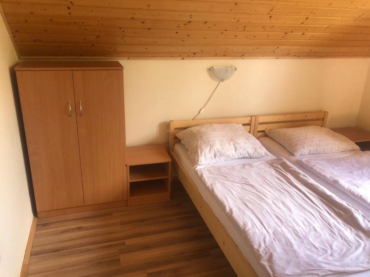 Zalakarosi Egerfa Nyaralohaz Foeldszinti Es Emeleti Apartman Bagian luar foto