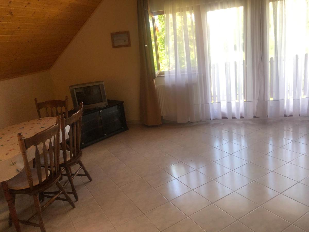 Zalakarosi Egerfa Nyaralohaz Foeldszinti Es Emeleti Apartman Bagian luar foto