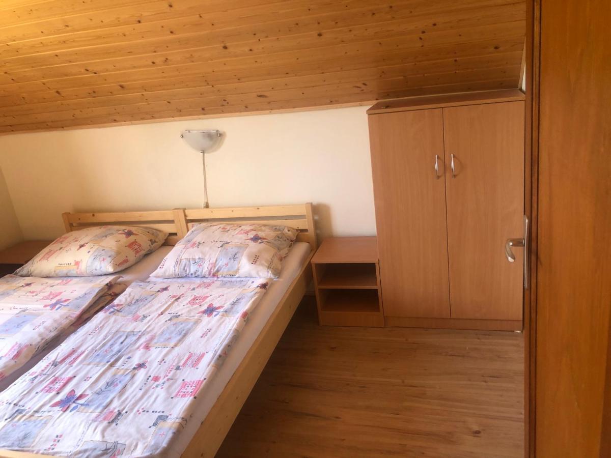Zalakarosi Egerfa Nyaralohaz Foeldszinti Es Emeleti Apartman Bagian luar foto