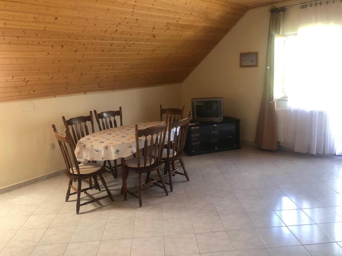 Zalakarosi Egerfa Nyaralohaz Foeldszinti Es Emeleti Apartman Bagian luar foto