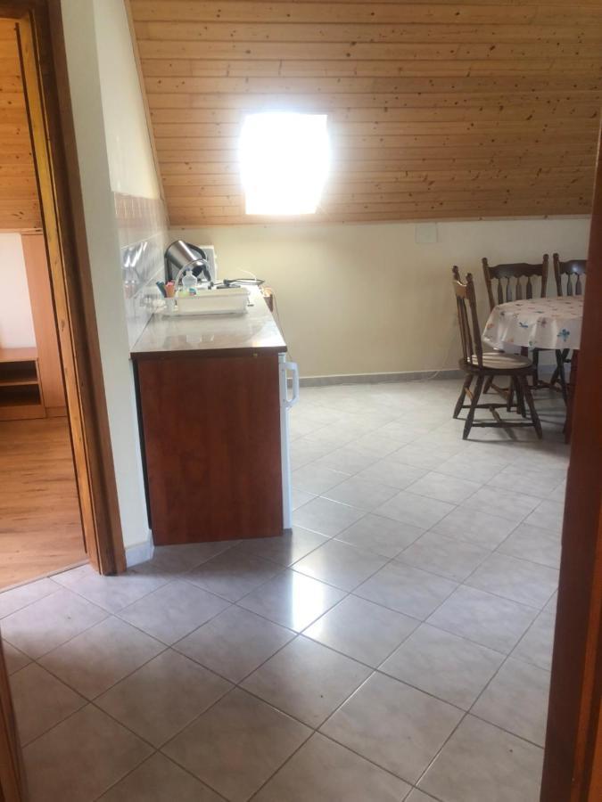 Zalakarosi Egerfa Nyaralohaz Foeldszinti Es Emeleti Apartman Bagian luar foto