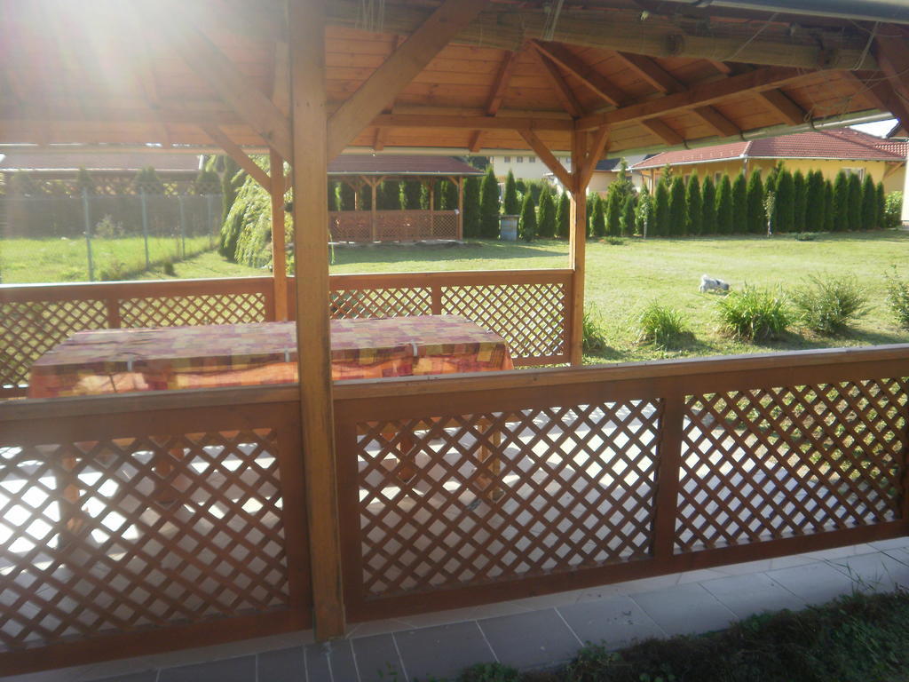 Zalakarosi Egerfa Nyaralohaz Foeldszinti Es Emeleti Apartman Bagian luar foto