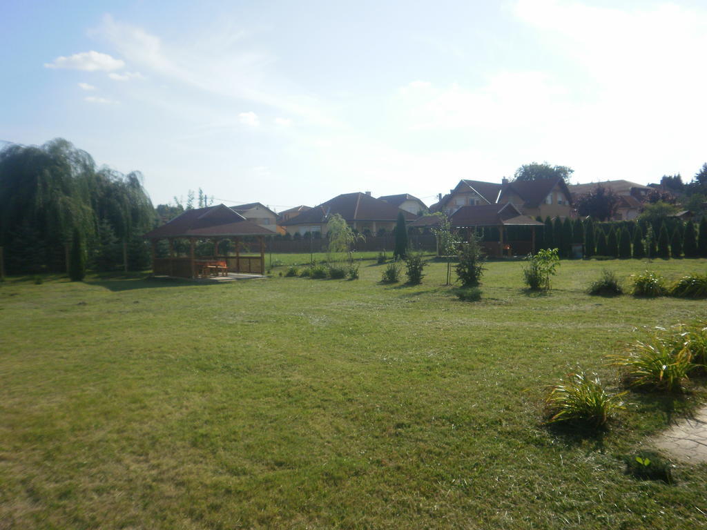 Zalakarosi Egerfa Nyaralohaz Foeldszinti Es Emeleti Apartman Bagian luar foto