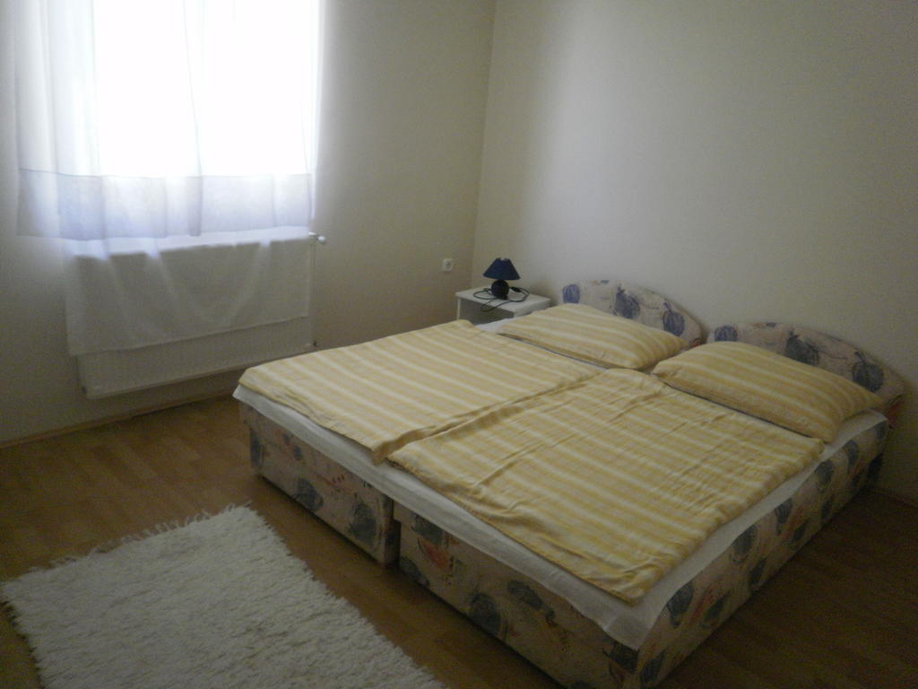 Zalakarosi Egerfa Nyaralohaz Foeldszinti Es Emeleti Apartman Bagian luar foto