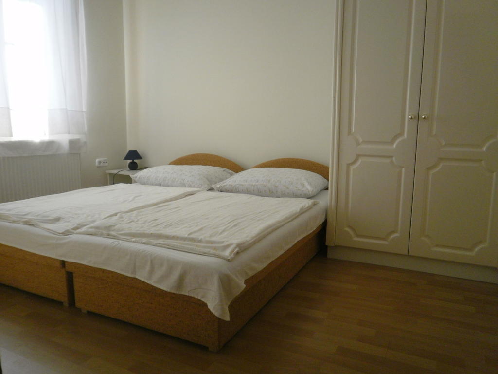 Zalakarosi Egerfa Nyaralohaz Foeldszinti Es Emeleti Apartman Bagian luar foto