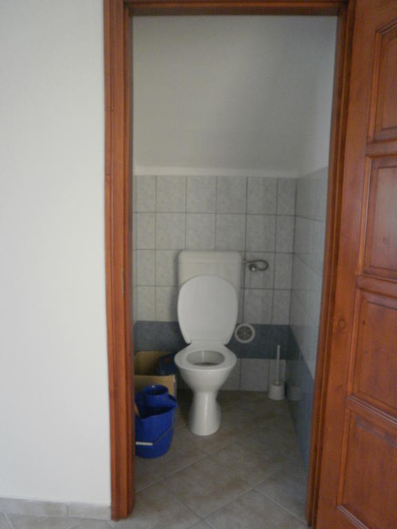 Zalakarosi Egerfa Nyaralohaz Foeldszinti Es Emeleti Apartman Ruang foto
